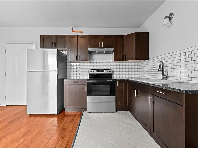 1421 Townsend St #1 — Photo 8