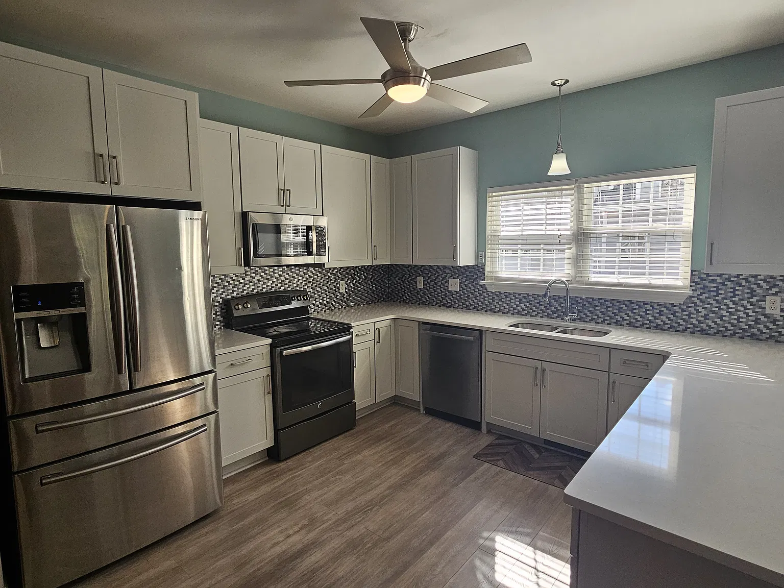 4 bed, 2080 sqft, $2,600 — Photo 2