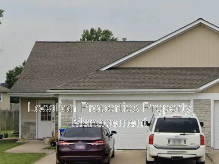 318 Creekside Ct #1 — Photo 1