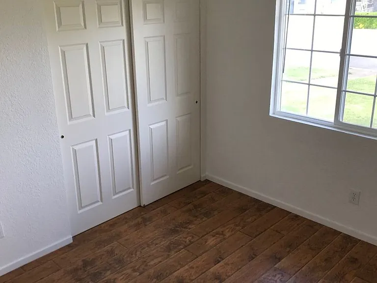 1970 Spruce Cir — Photo 5