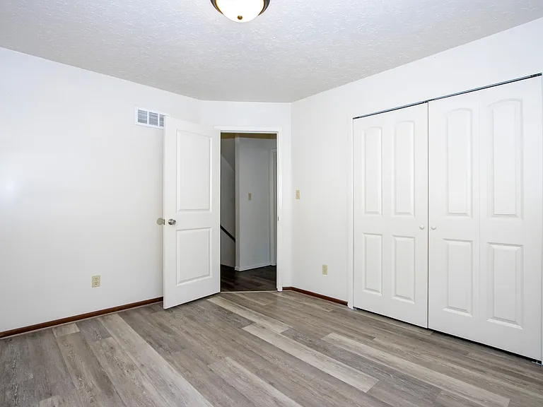 240 Collier Dr #10 — Photo 9