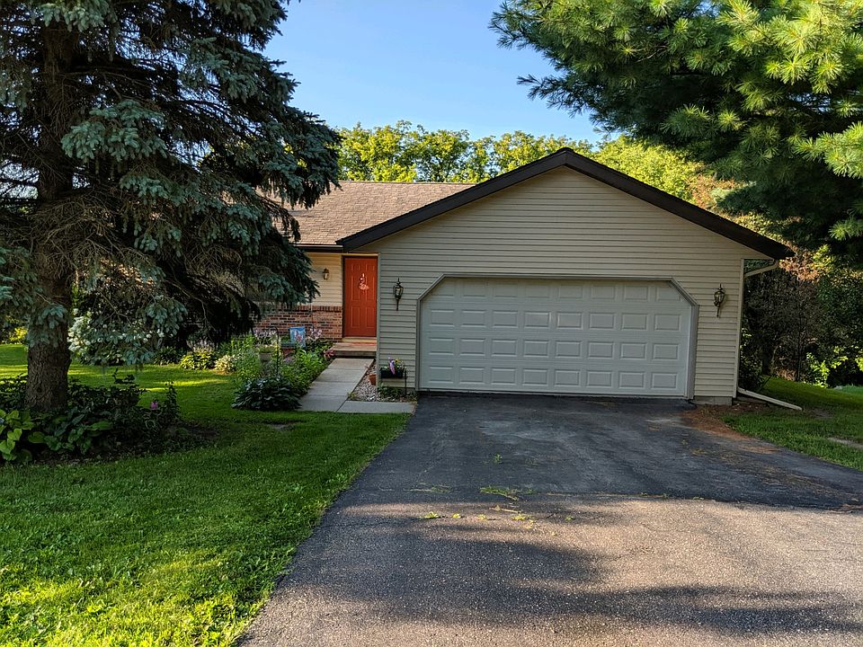 2nd image of 868 Iroquois Cir