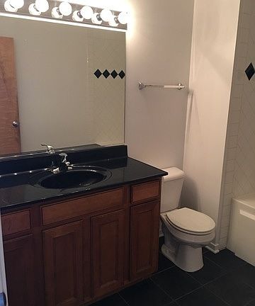 5th image of 2935 N Clybourn Ave Unit 0403
