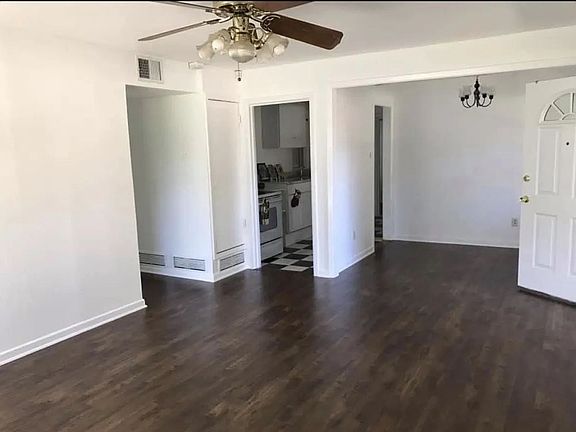 3rd image of 302 Nash Blvd