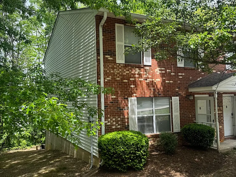 433 Janie Ln — Photo 1