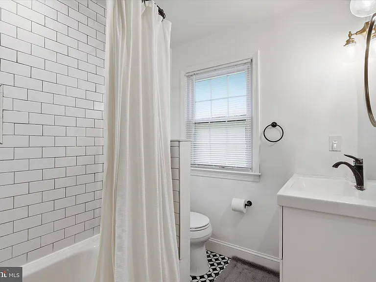 108 Oakmont Ct NE — Photo 18
