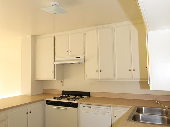 3rd image of 514 N Towne Ave APT 5