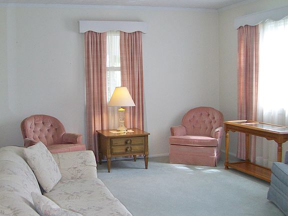 4th image of 408 Elm St