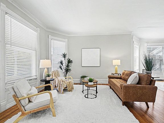 5th image of 327 Henry Ave SE