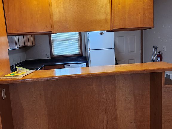 Pass through bar top to Kitchen
