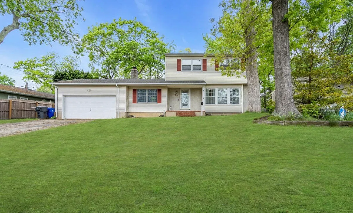 4 bed, 1.5 bath, 1776 sqft, $3,600 — Photo 2