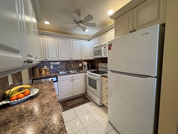 4th image of 454 Durham O #454