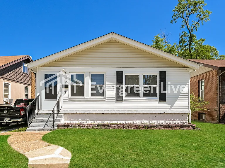 7063 Julian Ave — Photo 1
