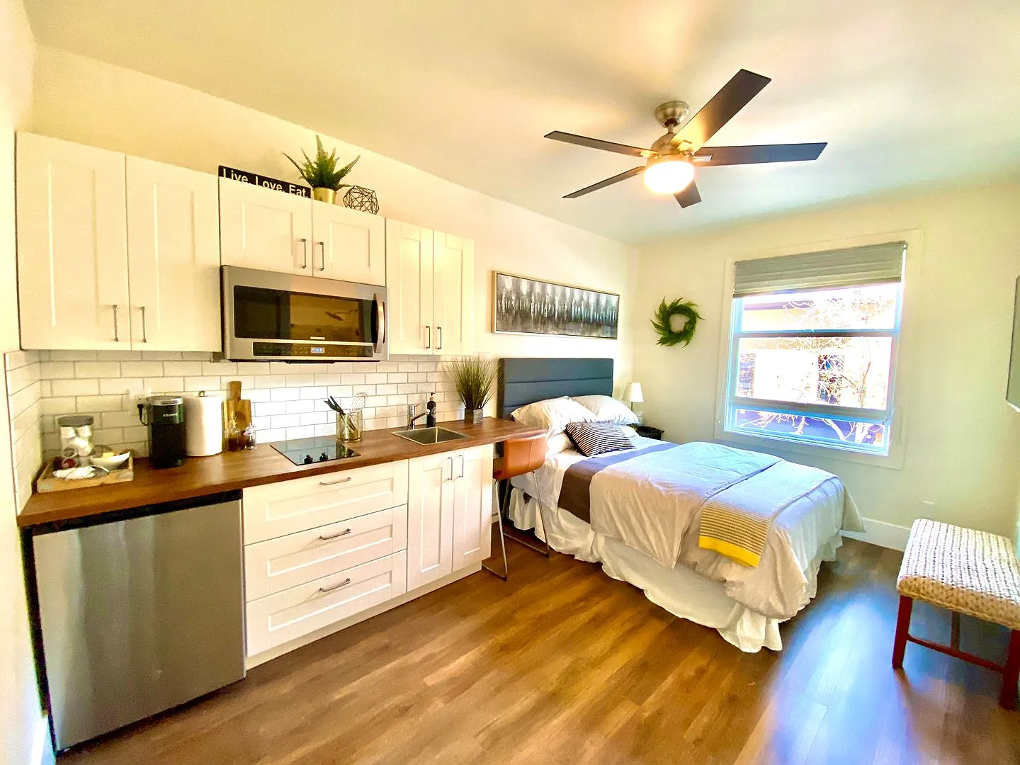 San Pedro Square Apartments — Photo 4