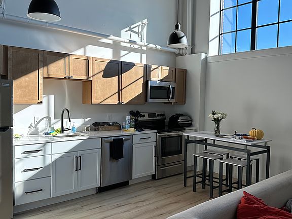 4th image of 21 W Erie St #362
