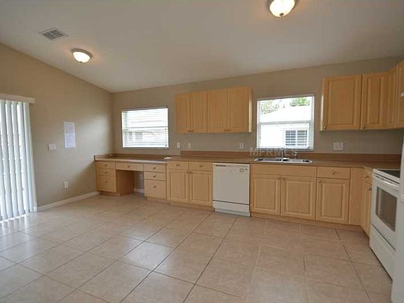 5th image of 909 Picardy Dr