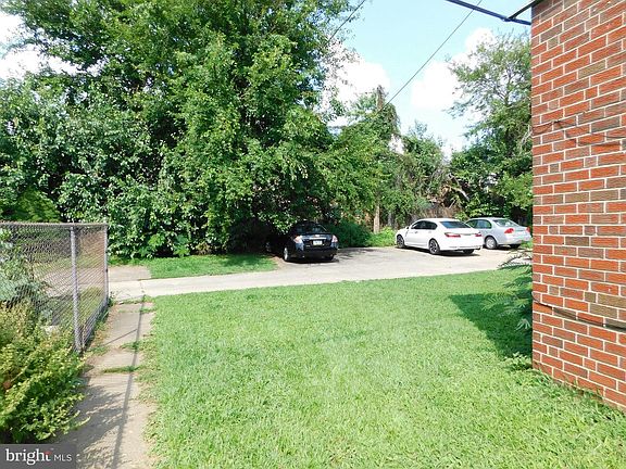 3rd image of 10804 Gifford Ave