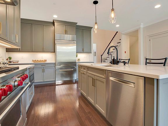 5th image of 61102 Silver Birch Ln #61102