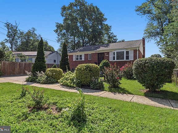 2nd image of 13105 Hallet Ct