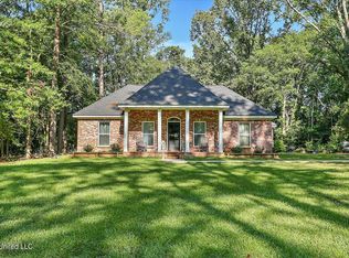 121 Chapel Cliff Dr, Raymond, MS 39154