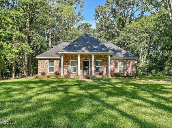 121 Chapel Cliff Dr, Raymond, MS 39154