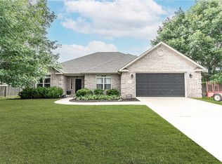 1394 S River Meadows Dr, Fayetteville, AR 72701