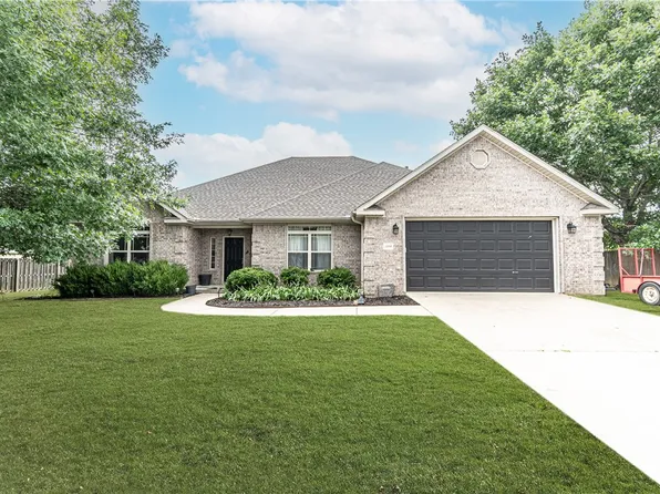 1394 S River Meadows Dr, Fayetteville, AR 72701