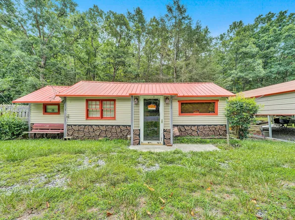 4054 Peaceful Valley Rd, New Castle, VA 24127