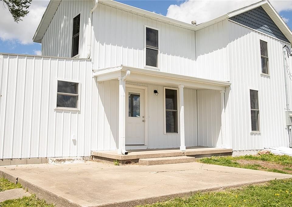 1st image of 302 Little Brick St