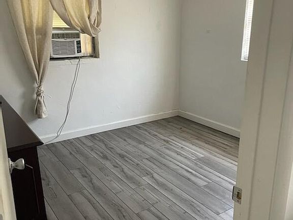 4th image of 2550 42nd Street #1-3