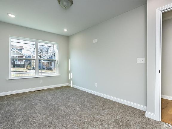4th image of 652 N Kansas St #A