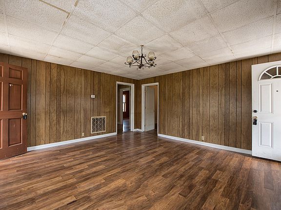 4th image of 130 N West Club Cir