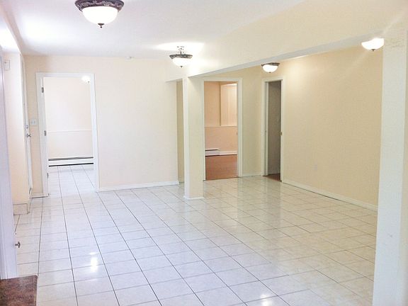 4th image of 306 Esmond Ave #4