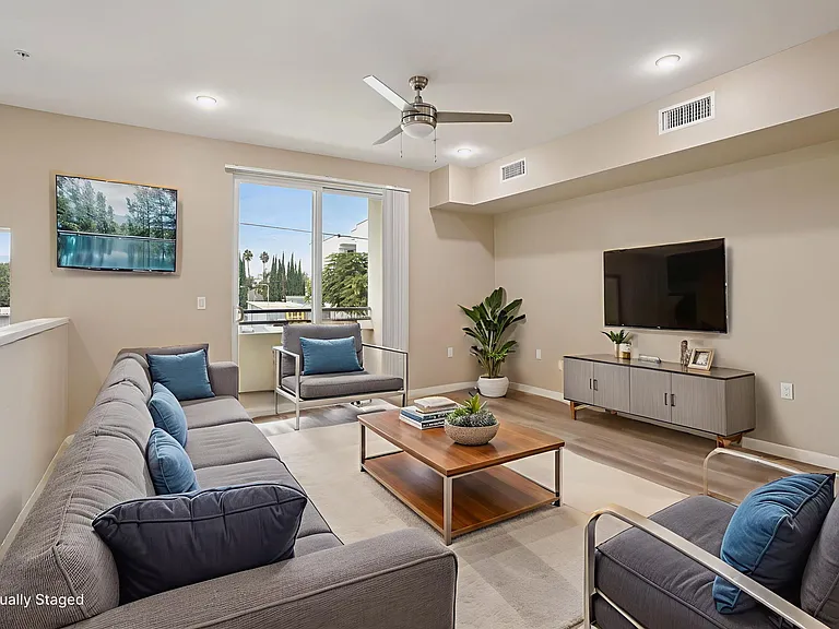 JB Center Apartments — Photo 6