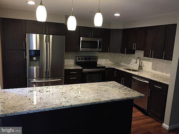 5th image of 12865 Effingham Ct