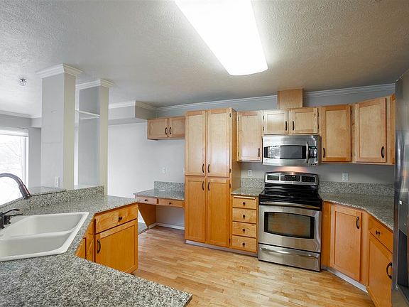 5th image of 930 S Cowley St APT 205