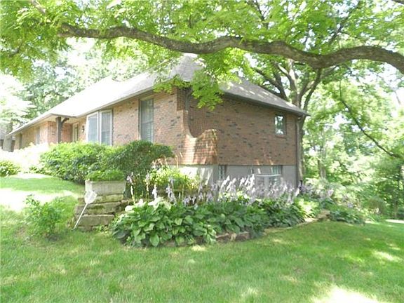 4th image of 1610 S Highland Dr