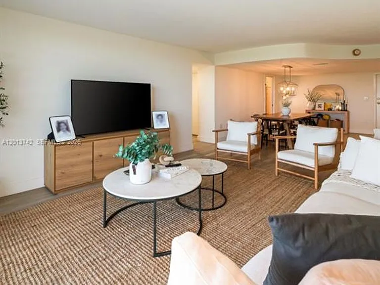 210 Sea View Dr #501 — Photo 2