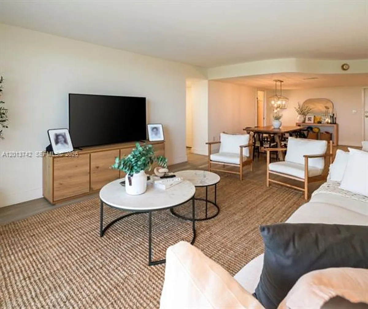 Building Photo - 210 Sea View Dr #501
