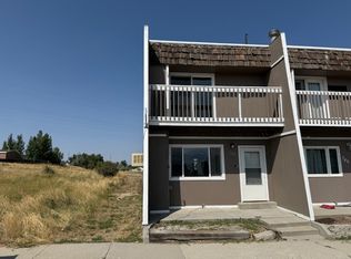 748 Badger Ln, Mills, WY 82644