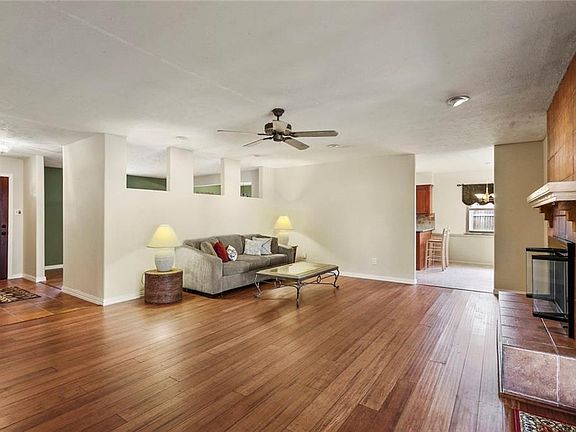 4th image of 7939 Woodstone Ln