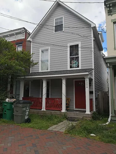 1204 W Clay St Photo 1