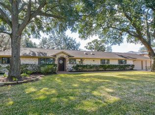 910 Piedmont St, Sugar Land, TX 77478
