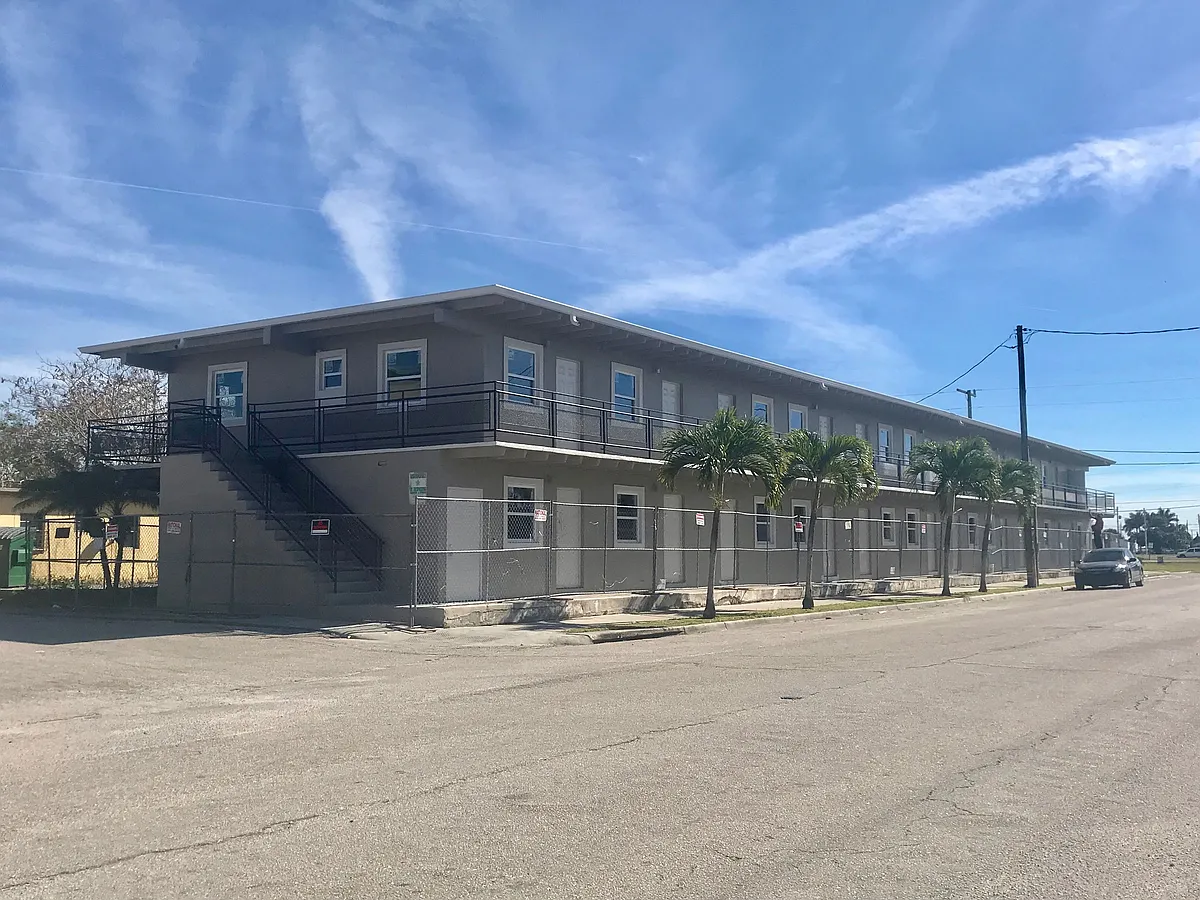 Building Photo - 354 Rardin Ave #1