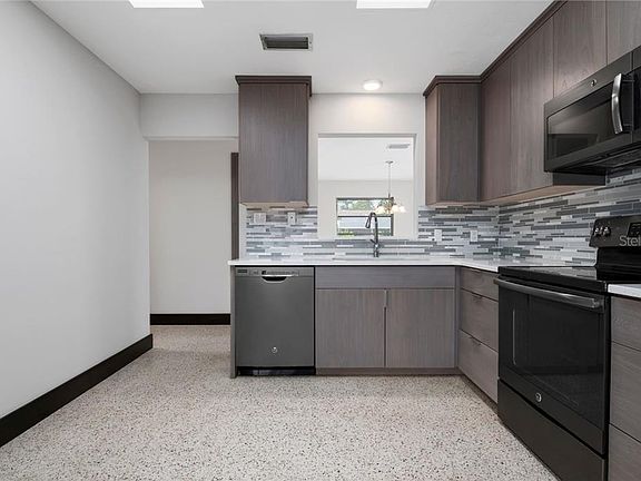 4th image of 7017 Alderwood Dr