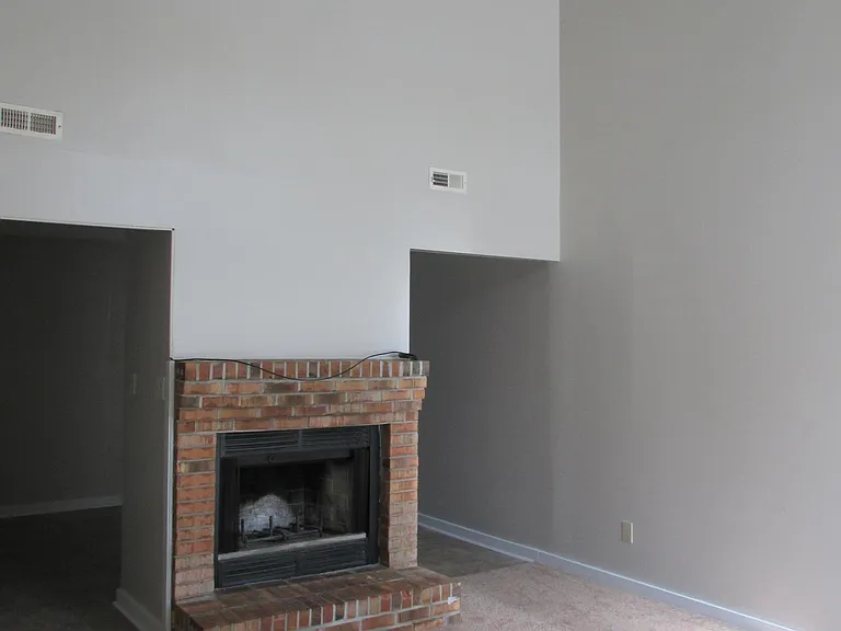 102 Persimmon Ct — Photo 2