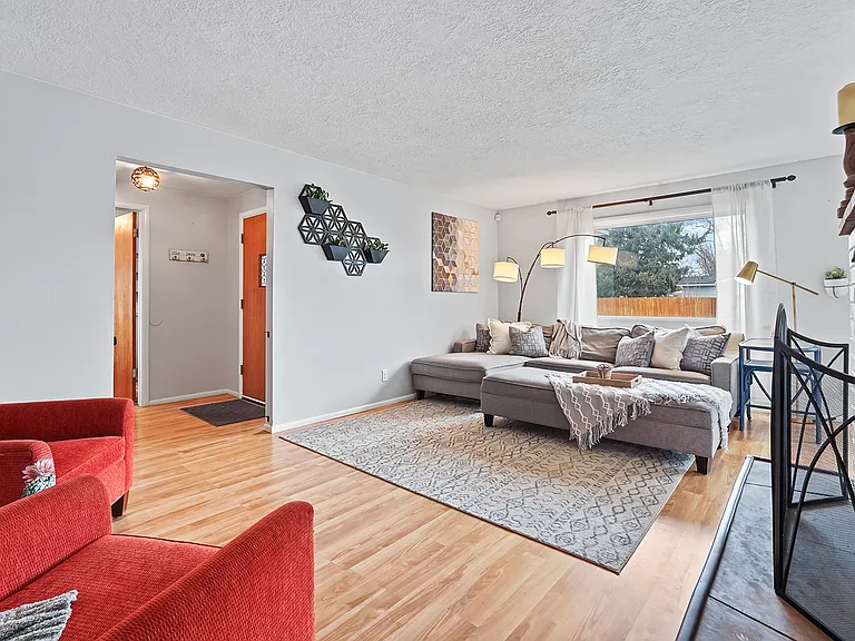 7001 W Northview St — Photo 2
