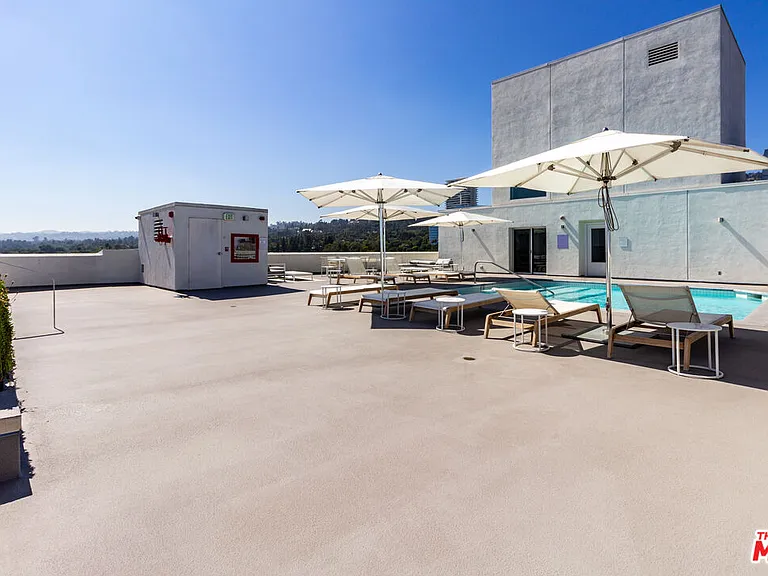 838 N Doheny Dr #203 — Photo 25