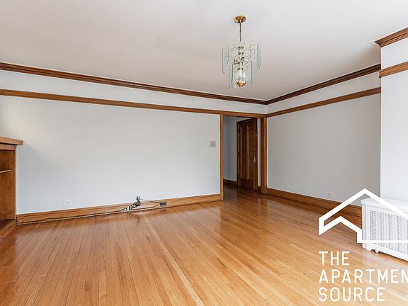 5th image of 2056 N Lawler Ave #2S