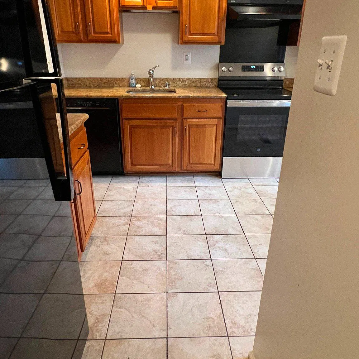 3 bed, 3.5 bath, 1892 sqft, $3,800 — Photo 4